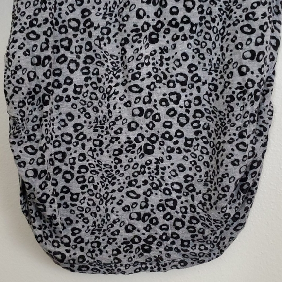 Robin's Nest Gray & Black Animal Print Maternity Top (Appears S/M Read Below) L - Picture 3 of 12